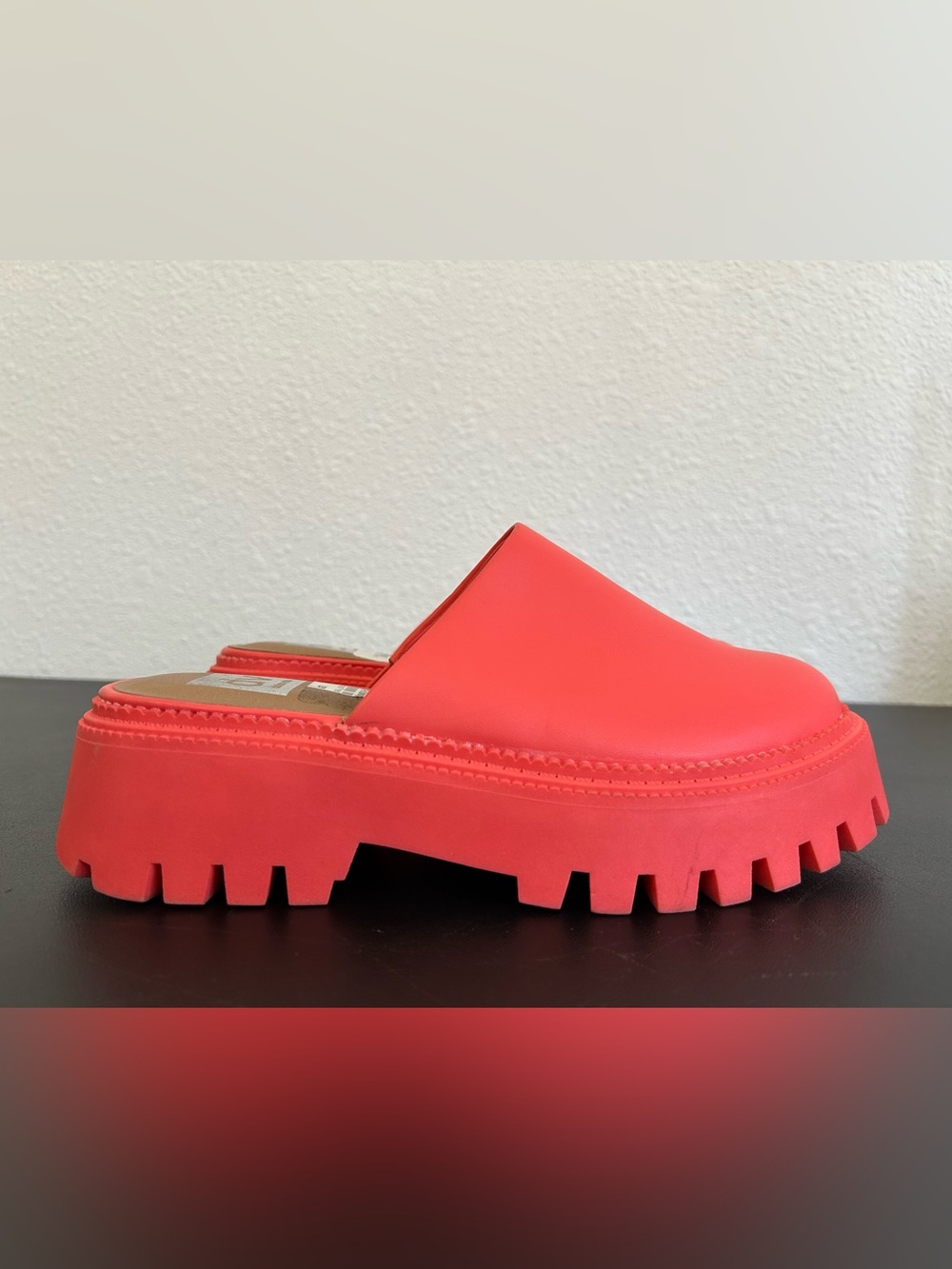 DOLCE VITA size 7.5 Lexy Lug CORAL Clogs SLIP ON